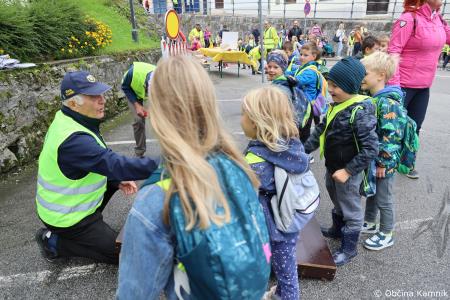 Otroci kamniških šol in vrtcev rajali na Glavnem trgu in se učili o trajnostni mobilnosti (52)